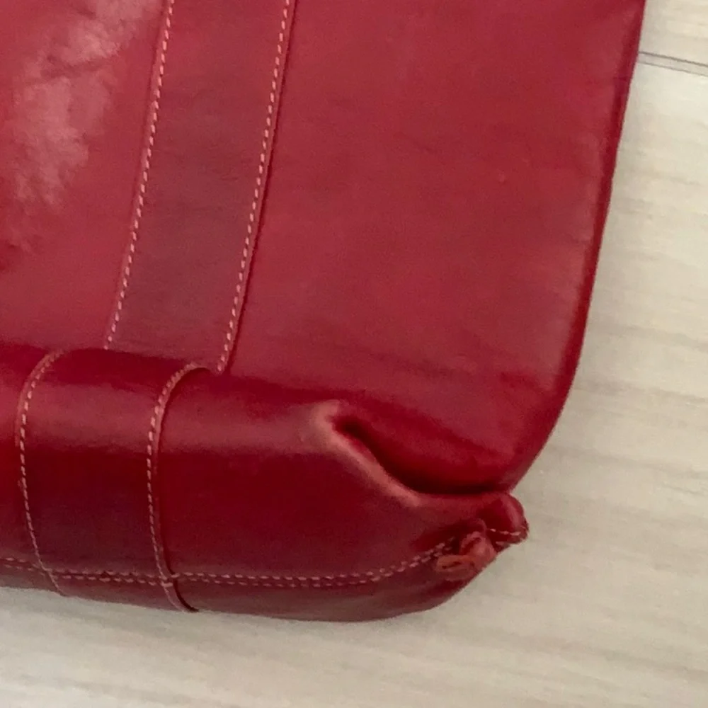 N/A red leather